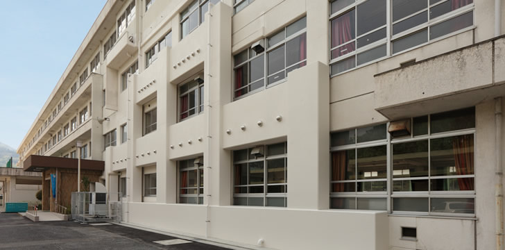 亀崎中学校校舎